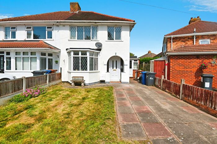3 Bedroom Semi-Detached House For Sale In The Island, Mile Oak, Tamworth, B78