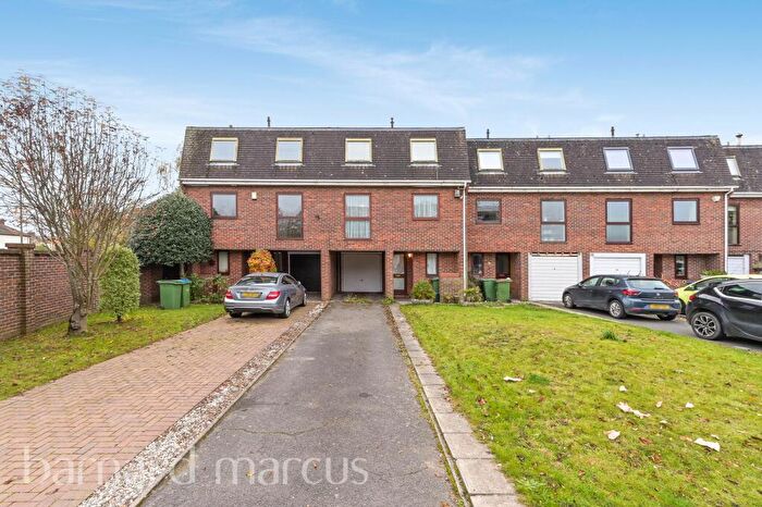 3 Bedroom House To Rent In Ditton Reach, Thames Ditton, KT7