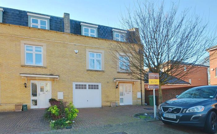 4 Bedroom Semi-Detached House To Rent In Summer Gardens, Ickenham, UB10