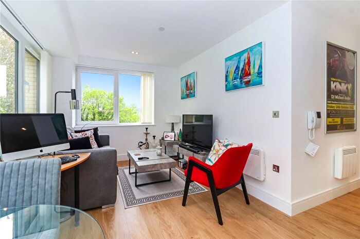 1 Bedroom Flat To Rent In Home Park Mill Link, Kings Langley, WD4