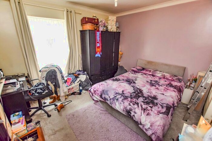 2 Bedroom Semi-Detached House For Sale In Victoria Road, Stanford-Le-Hope, SS17