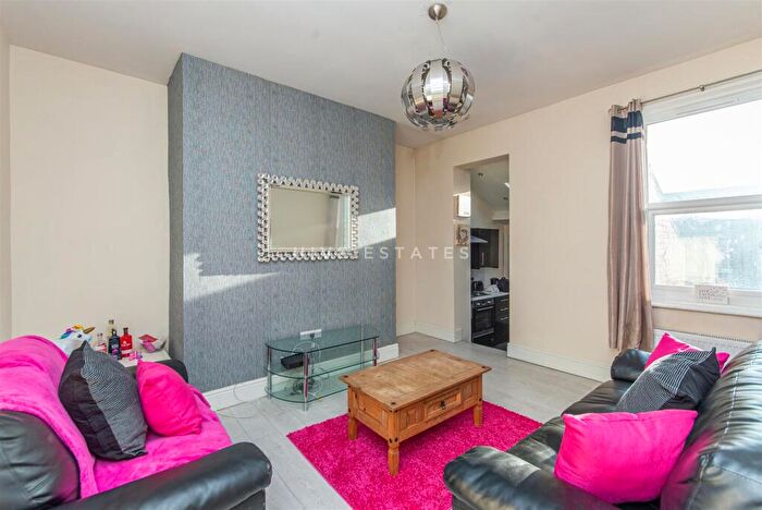 3 Bedroom Flat To Rent In Trewhitt Road, Heaton, Newcastle Upon Tyne, NE6