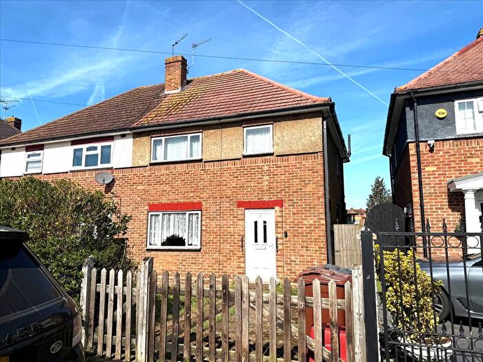 3 Bedroom Semi Detached House For Sale In Dudley Road, Feltham, Bedfont, TW14