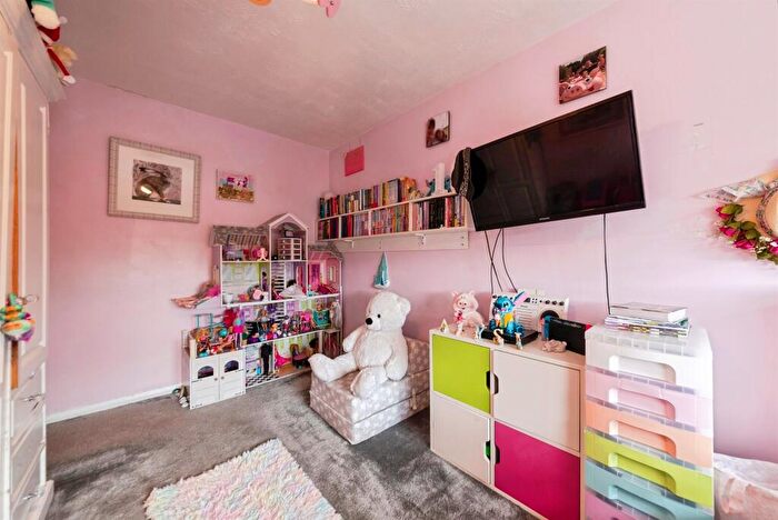 3 Bedroom End Of Terrace House For Sale In Chatsworth Road, Newark, NG24