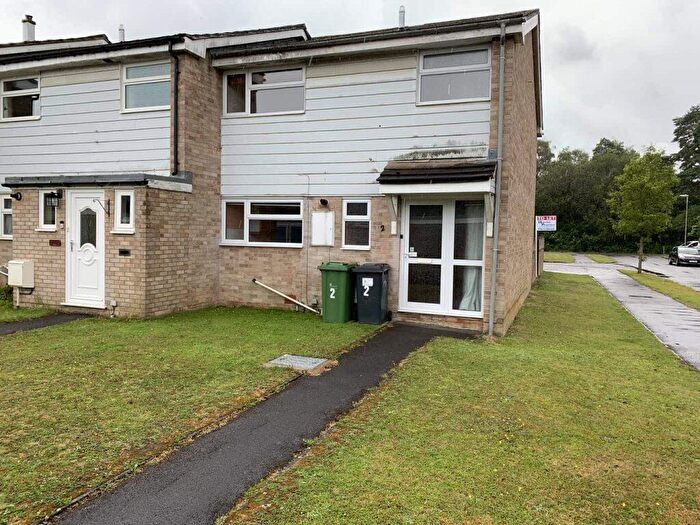 3 Bedroom End Of Terrace House To Rent In Hangar Road, Tadley, RG26