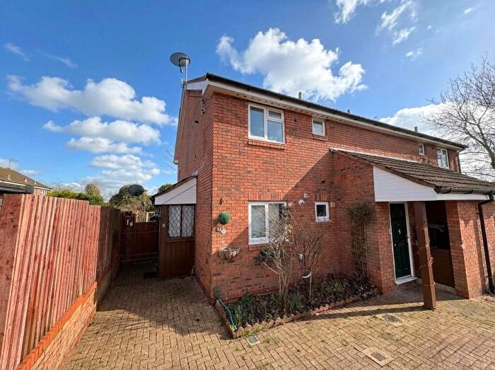 1 Bedroom Maisonette For Sale In Carew Close, Stratford-upon-Avon, Warwickshire, CV37