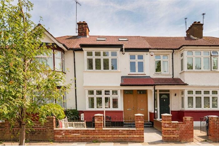 3 Bedroom Flat To Rent In Croft Gardens, Hanwell, W7