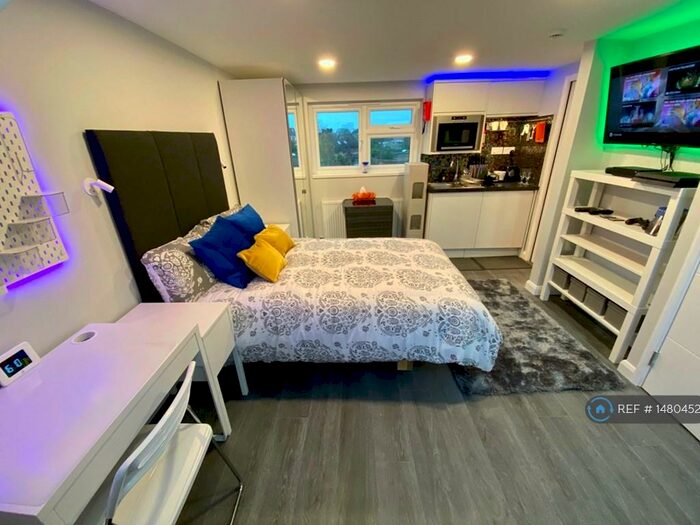 Studio To Rent In St Dunstans Hill, Sutton, SM1