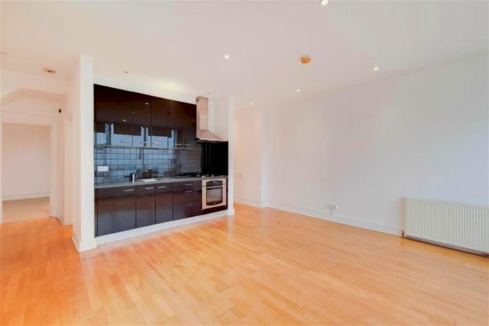 2 Bedroom Flat To Rent In Pellatt Road, London SE22
