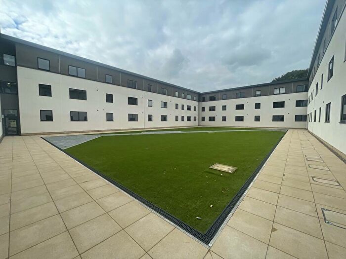 1 Bedroom Apartment To Rent In Bingley Road, Bradford, BD9