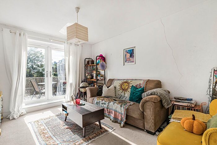 2 Bedroom Flat To Rent In Alexandra Grove, Finsbury Park, N4