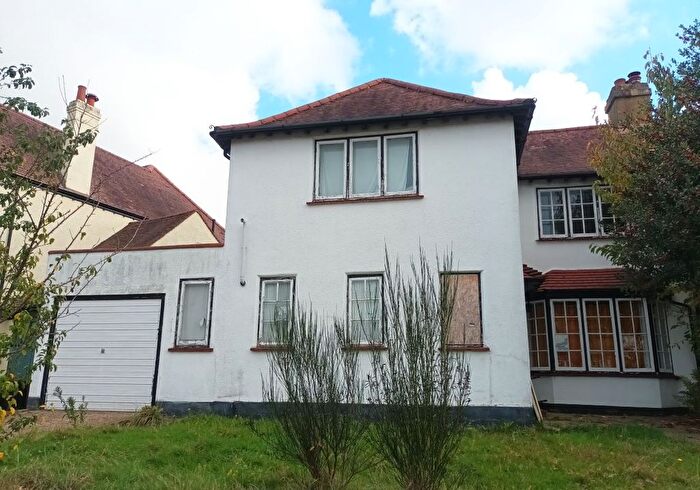 3 Bedroom Semi Detached House For Sale In College Road, Isleworth, Middlesex, TW7