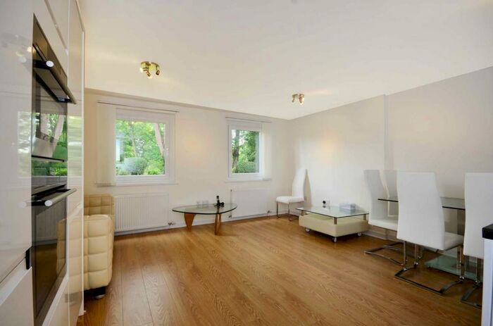 3 Bedroom Flat To Rent In Kingston Hill, Kingston, Kingston Upon Thames, KT2