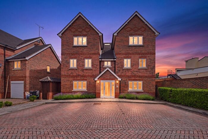 2 Bedroom Flat For Sale In Summer Court, Sindlesham, Wokingham, Berkshire, RG41