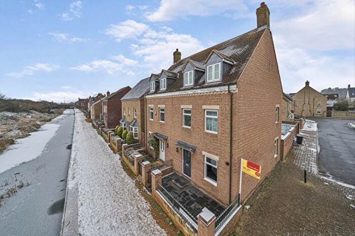 4 Bedroom Semi-Detached House To Rent In Mattocks Path, Swindon, SN1
