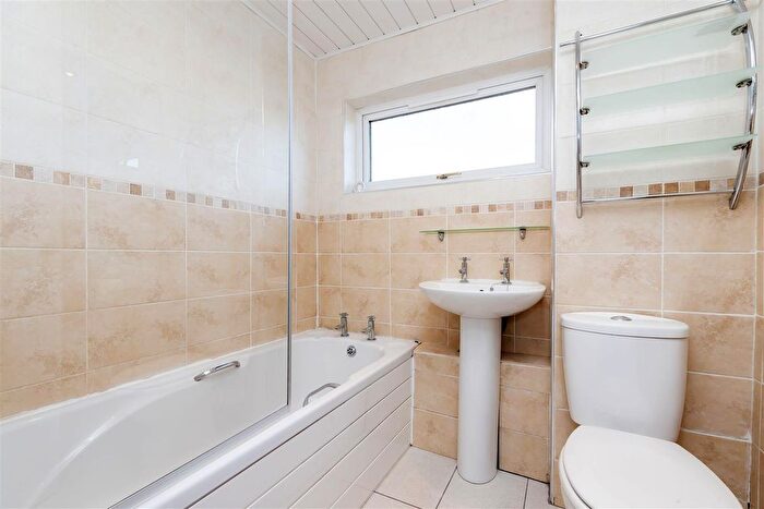 2 Bedroom Flat To Rent In Afton View, Kirkintilloch, G66