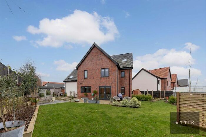 6 Bedroom Detached House For Sale In Bankside Way, Barnham Broom, Norwich, NR9