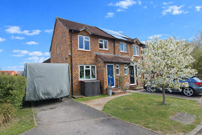 3 Bedroom Semi Detached House For Sale In Willow Tree Glade, Reading, RG31