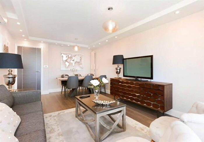 3 Bedroom Flat To Rent In Cresta House, Swiss Cottage, NW3