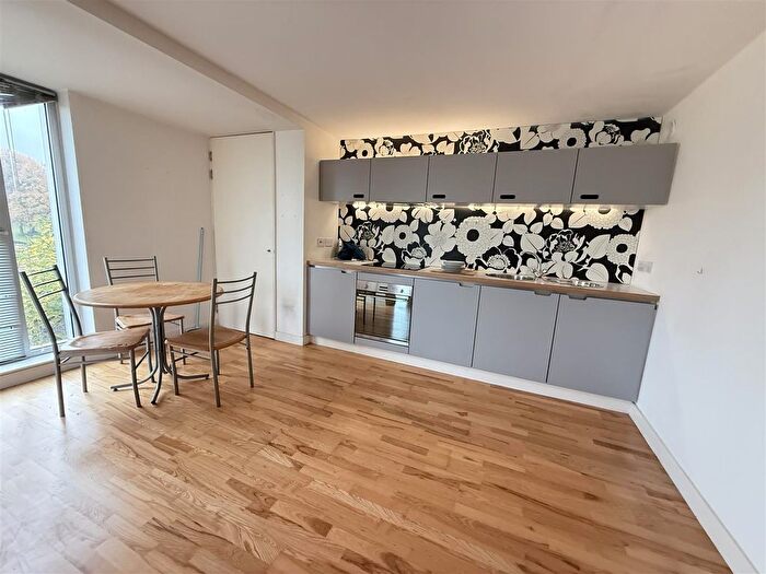 1 Bedroom Flat For Sale In Emmeline Tower, Dalton Street, M40