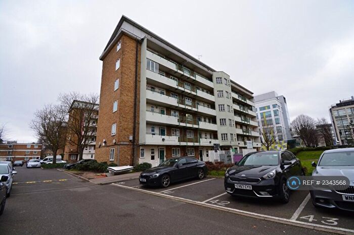 3 Bedroom Flat To Rent In Levant House, London, E1