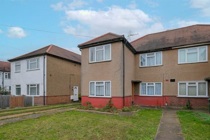 2 Bedroom Maisonette To Rent In Warren Road, London, E4