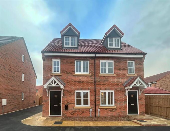 3 Bedroom Semi-Detached House To Rent In Kirkby Grove, Bircotes, Doncaster, DN11