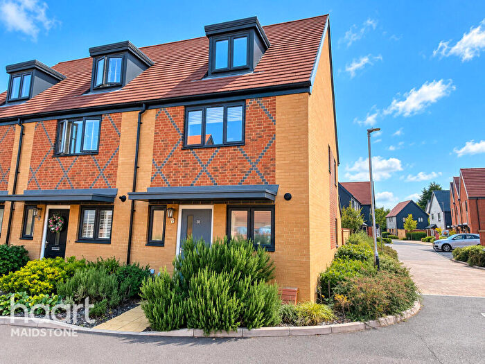 3 Bedroom End Of Terrace House For Sale In Albertine Road, Maidstone, ME17