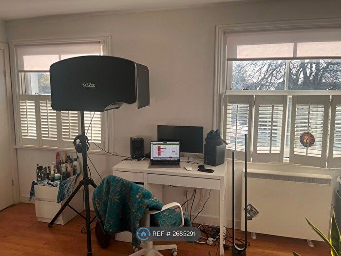 Studio To Rent In Princes Road, Weybridge, KT13