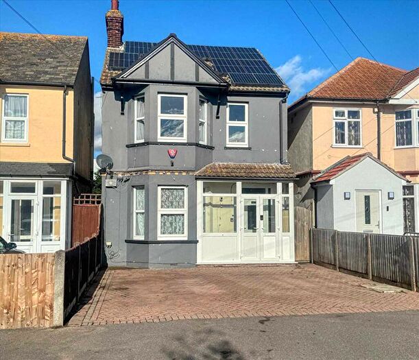 3 Bedroom Detached House For Sale In West Avenue, Clacton On Sea, CO15