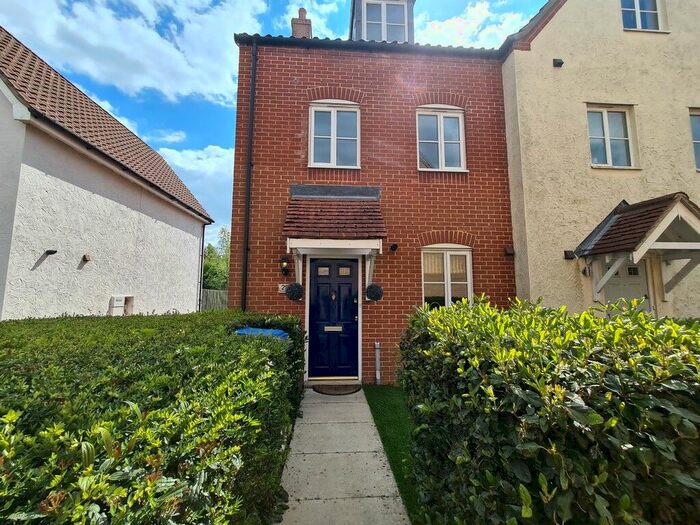 3 Bedroom End Of Terrace House To Rent In Weatherby Road, Norwich, NR5