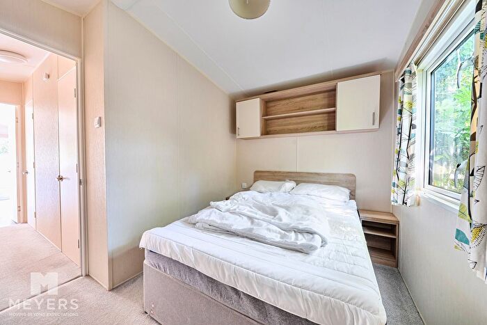 3 Bedroom Mobile/park Home For Sale In Durdle Door Holiday Park, Wareham, BH20 - Photo 12