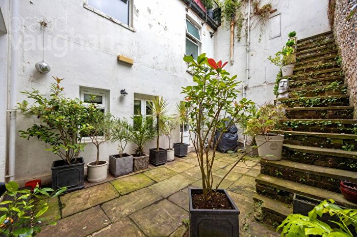 1 Bedroom Flat For Sale In Brunswick Square, Hove, East Sussex, BN3