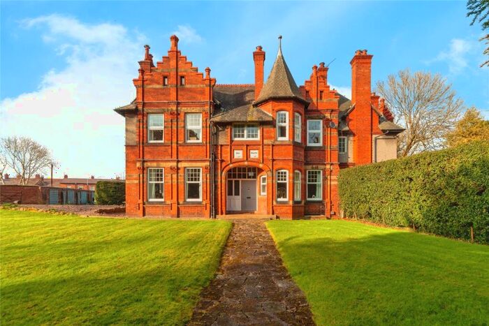 7 Bedroom Semi-Detached House For Sale In Fairy Road, Wrexham, LL13