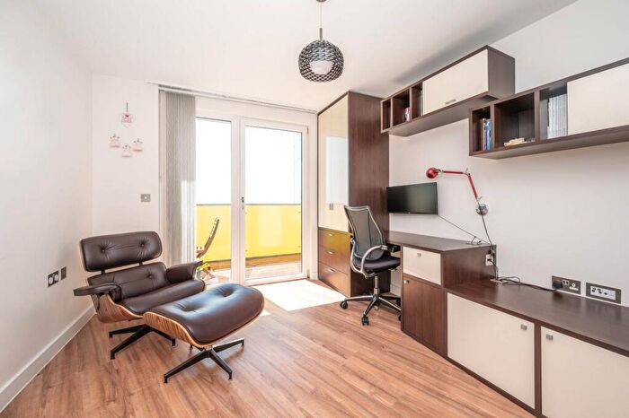 2 Bedroom Flat For Sale In Goldfinch Court, Child's Hill, London, NW11