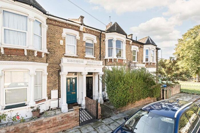 2 Bedroom Flat To Rent In Hinckley Road, East Dulwich, SE15