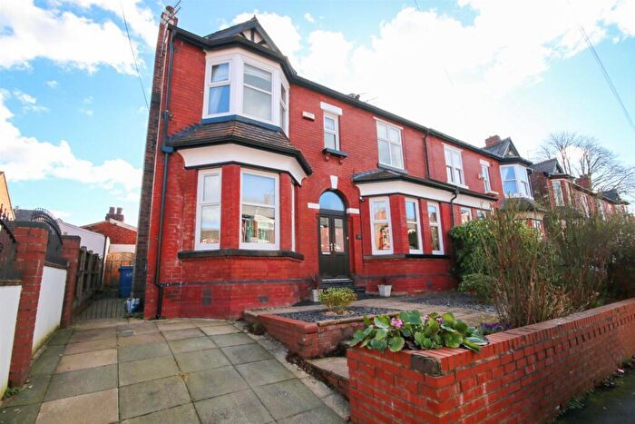 4 Bedroom Semi-Detached House For Sale In Snowdon Road, Eccles, M30