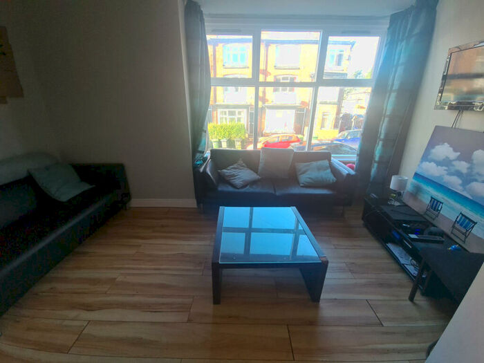 5 Bedroom House To Rent In Manor Drive, Leeds, LS6