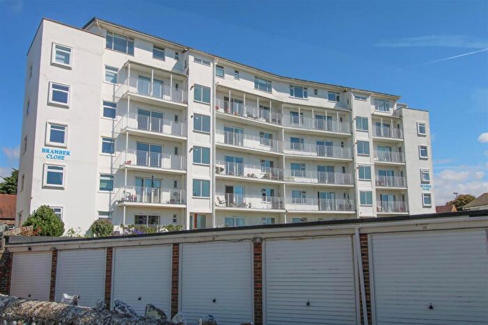 2 Bedroom Flat For Sale In Bramber Close, Crooked Lane, Seaford, BN25