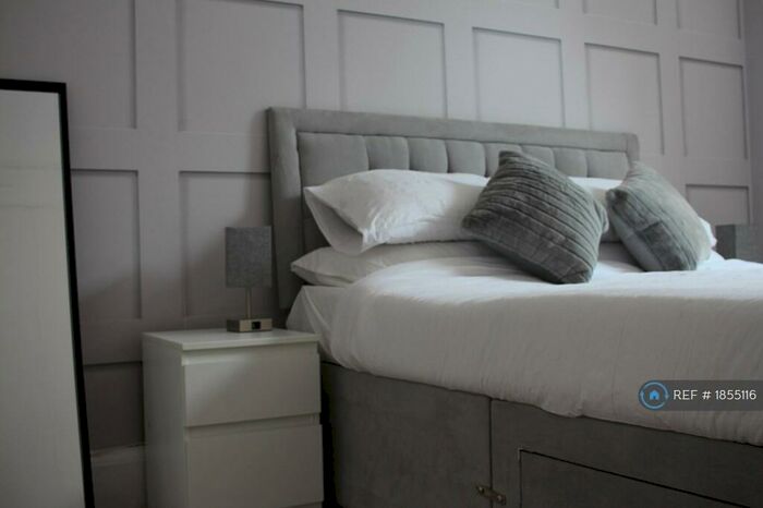 3 Bedroom Flat To Rent In Calthorpe Road, Edgbaston, Birmingham, B15