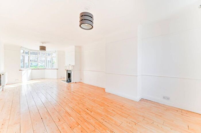 4 Bedroom Semi-Detached House To Rent In Littleheath Road, Croydon, CR2