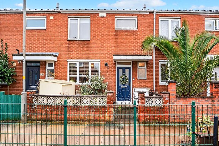 3 Bedroom Terraced House For Sale In Waverton Road, London, SW18
