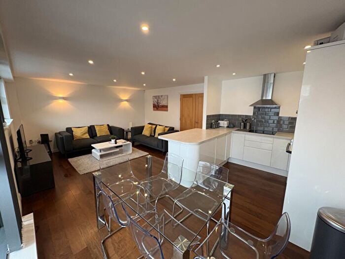 2 Bedroom Apartment To Rent In Deanery Road, BS1