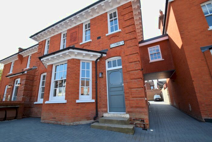 2 Bedroom Flat To Rent In Westcliff On Sea, Essex, SS0