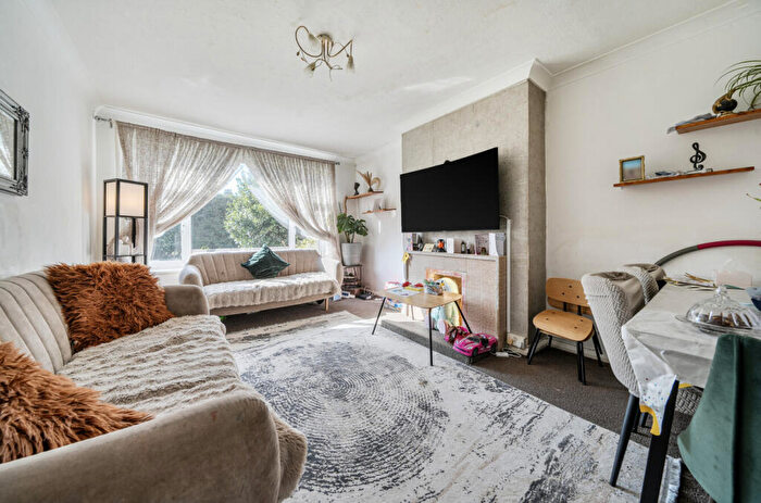 2 Bedroom Flat To Rent In Meadow Court, Meadow Road, Worthing, West Sussex, BN11