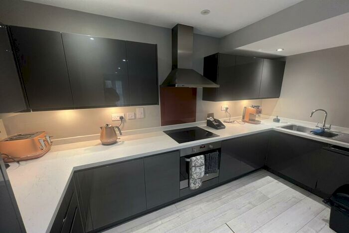 2 Bedroom Flat To Rent In Bedroom St Floor Flat In Southend On Sea, SS2