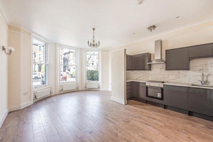 3 Bedroom Flat To Rent In Fordwych Road, London, NW2