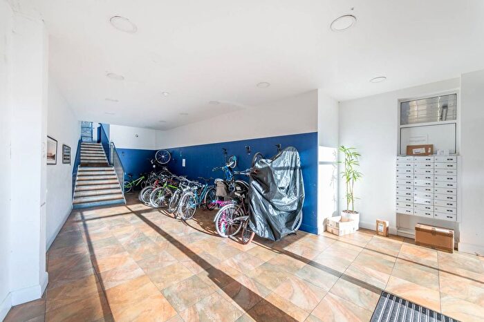 1 Bedroom Flat For Sale In Clarendon House, Kingston, Kingston Upon Thames, KT2