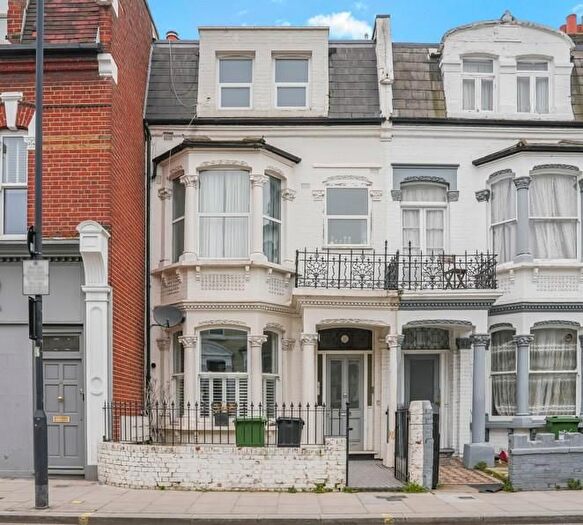 2 Bedroom Flat For Sale In Dawes Road, Fulham, SW6