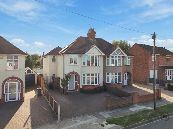 4 Bedroom Semi Detached House For Sale In Felixstowe Road, Ipswich, IP3